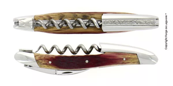 Couteau de sommelier en chêne de barrique, finition brillante avec chape sculptée motif Pinot