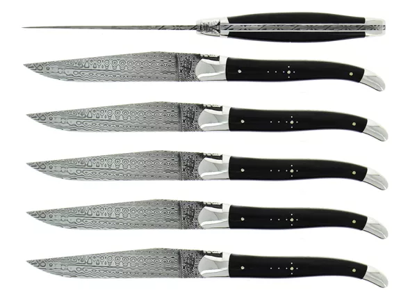 Couteaux de table ciselé main en corne foncée avec lame damas, coffret de 6