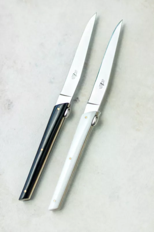 Couteaux de table Laguiole par Olivier Gagnère en acrylique noir, coffret de 6