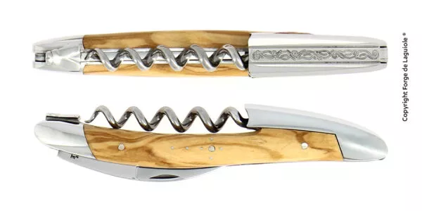 Couteau de sommelier en olivier avec chape sculptée motif Pinot finition brillante