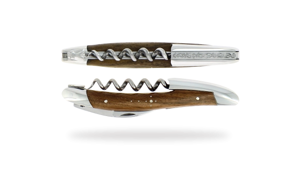 Couteau de sommelier en noyer avec chape sculptée motif Pinot finition brillante