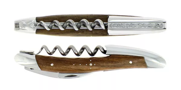 Couteau de sommelier en noyer avec chape sculptée motif Pinot finition brillante