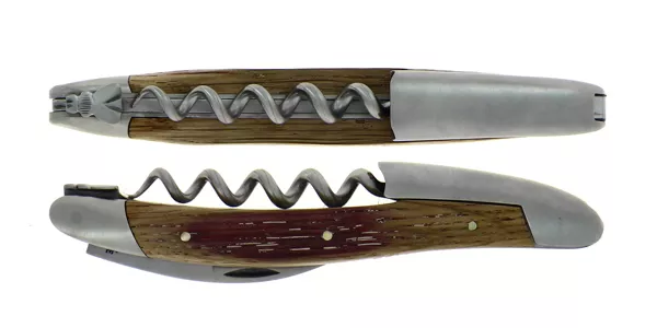 Couteau de sommelier ciselé main en chêne de barrique finition satinée