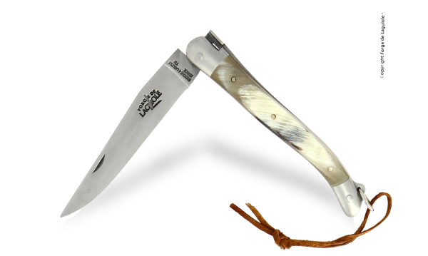 Couteau pliant 11 cm manche corne de vache Aubrac, mitres inox finition satinée