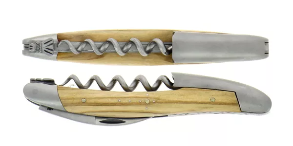 Couteau de sommelier ciselé main en olivier finition satinée