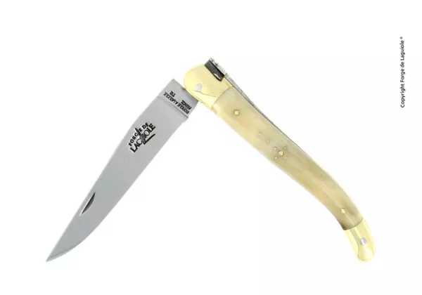 Couteau pliant 11 cm en corne claire, mitres laiton finition brillante