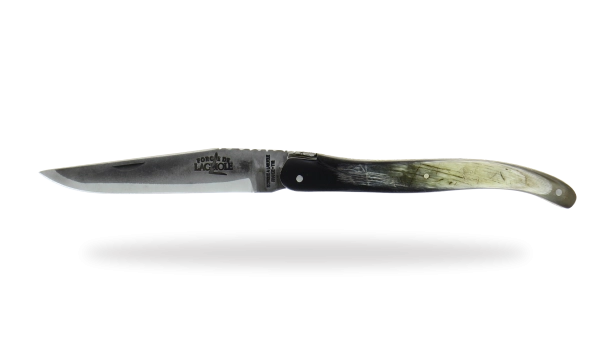 Couteau pliant ciselé main plein manche en corne de vache Aubrac lame brut de forge double platine inox finition satinée